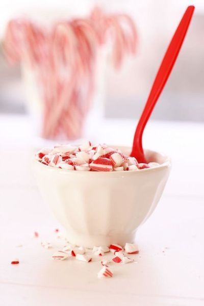 Ароматизована свічка на 3 гноти Bath & Body Works Crushed Candy Cane 01973 фото